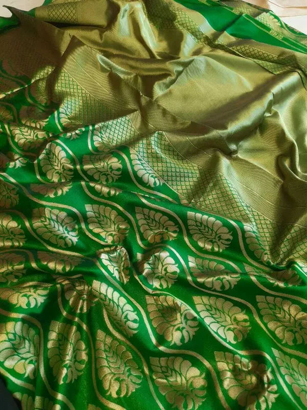 Green_Embellished_Banarasi_Jacquard_Saree_(Green)